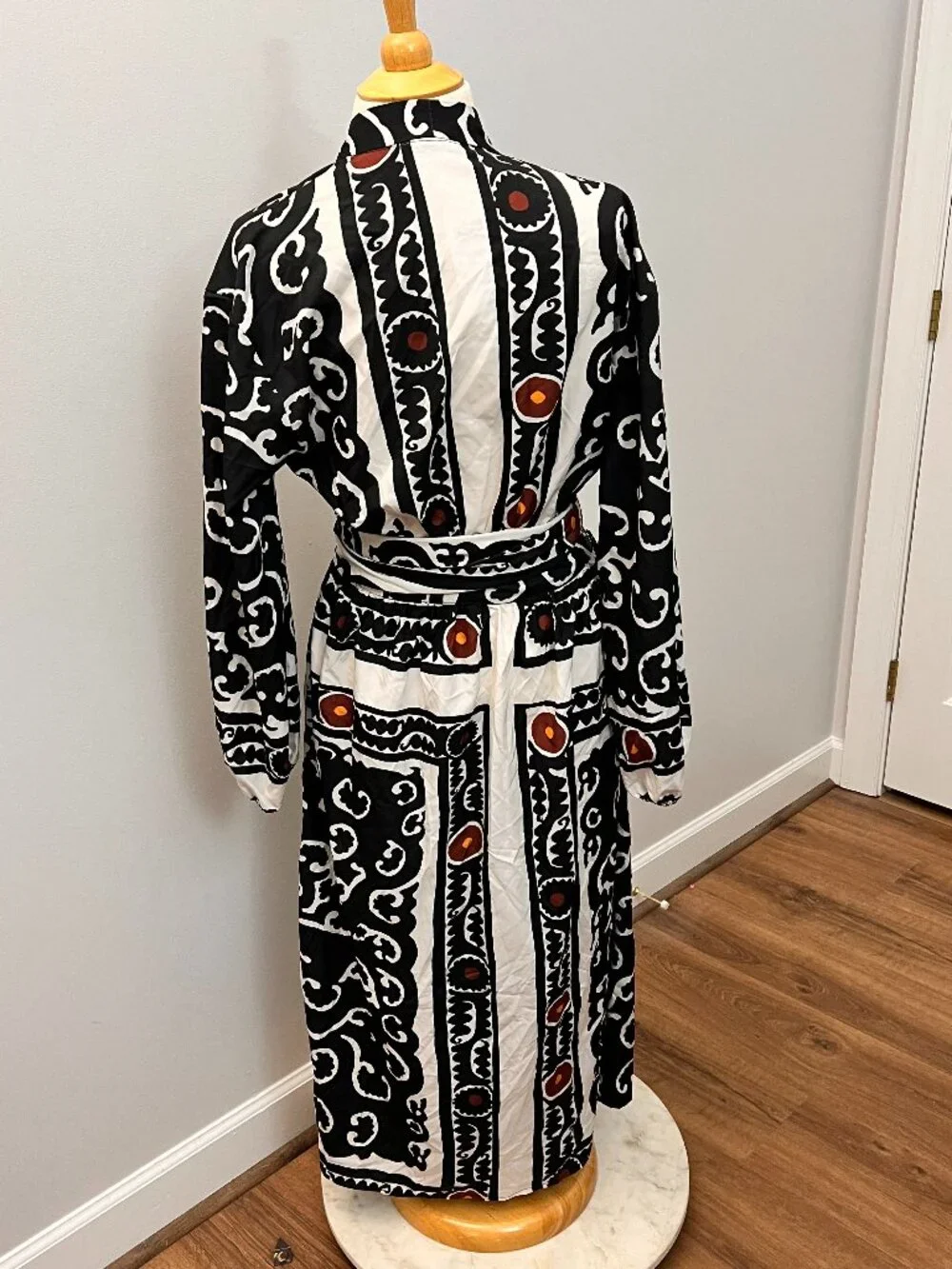 Black & White Printed Long Sleeve Maxi Dress with Belt - Picture 5 of 14